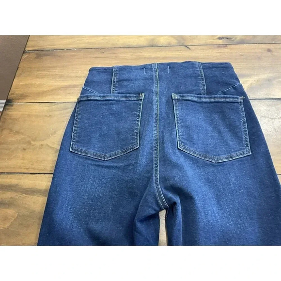 We The Free Twenty Nine Women's Size 29 Dark Wash Denim Jeans Raw Hem - Picture 6 of 9